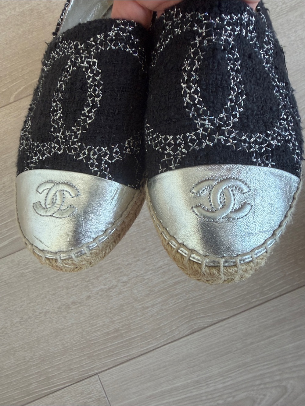 CHANEL Black Tweed Flats with Silver Cap Toe - Picture 6 of 14